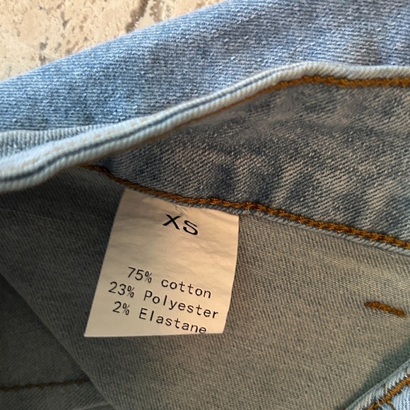 Elegant Denim Button-Down Pencil Skirt - Picture 2 of 4